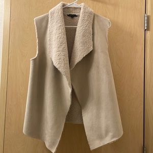 *WOMENS* Tan Medium Sherpa polyester vest